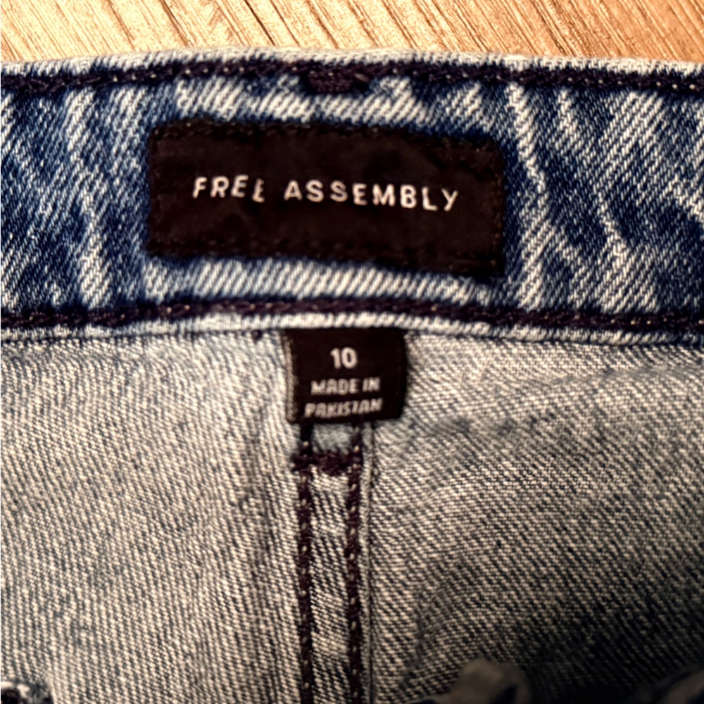 Free Assembly  Light Blue Wide Leg Jeans - Picture 2 of 7